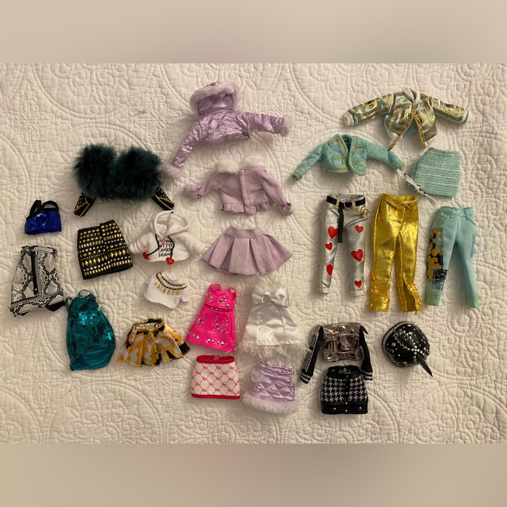 Rainbow High & Shadow High clothes and accessories lot!